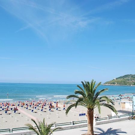 G&M Holiday Home Minturno Exteriör bild